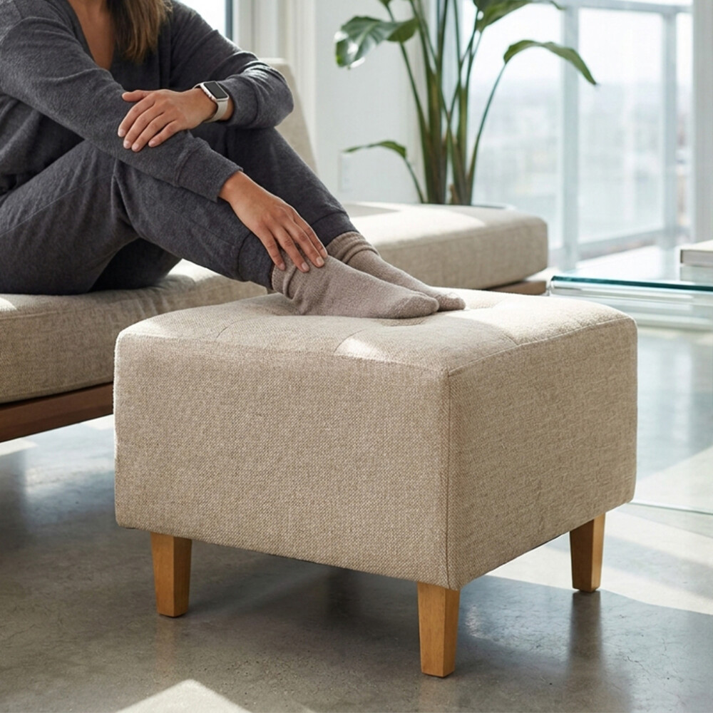 Puff tela y patas de madera Beige