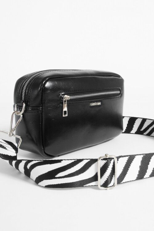 Cartera bandolera básica con bolsillo negro