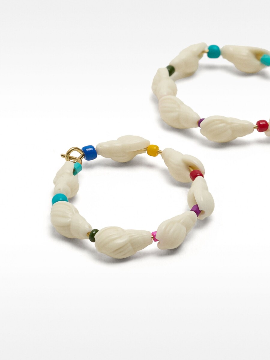 Aros Con Conchas Y Cuentas Multicolor multicolor