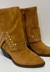 BOTA CORTA TACHA Camel