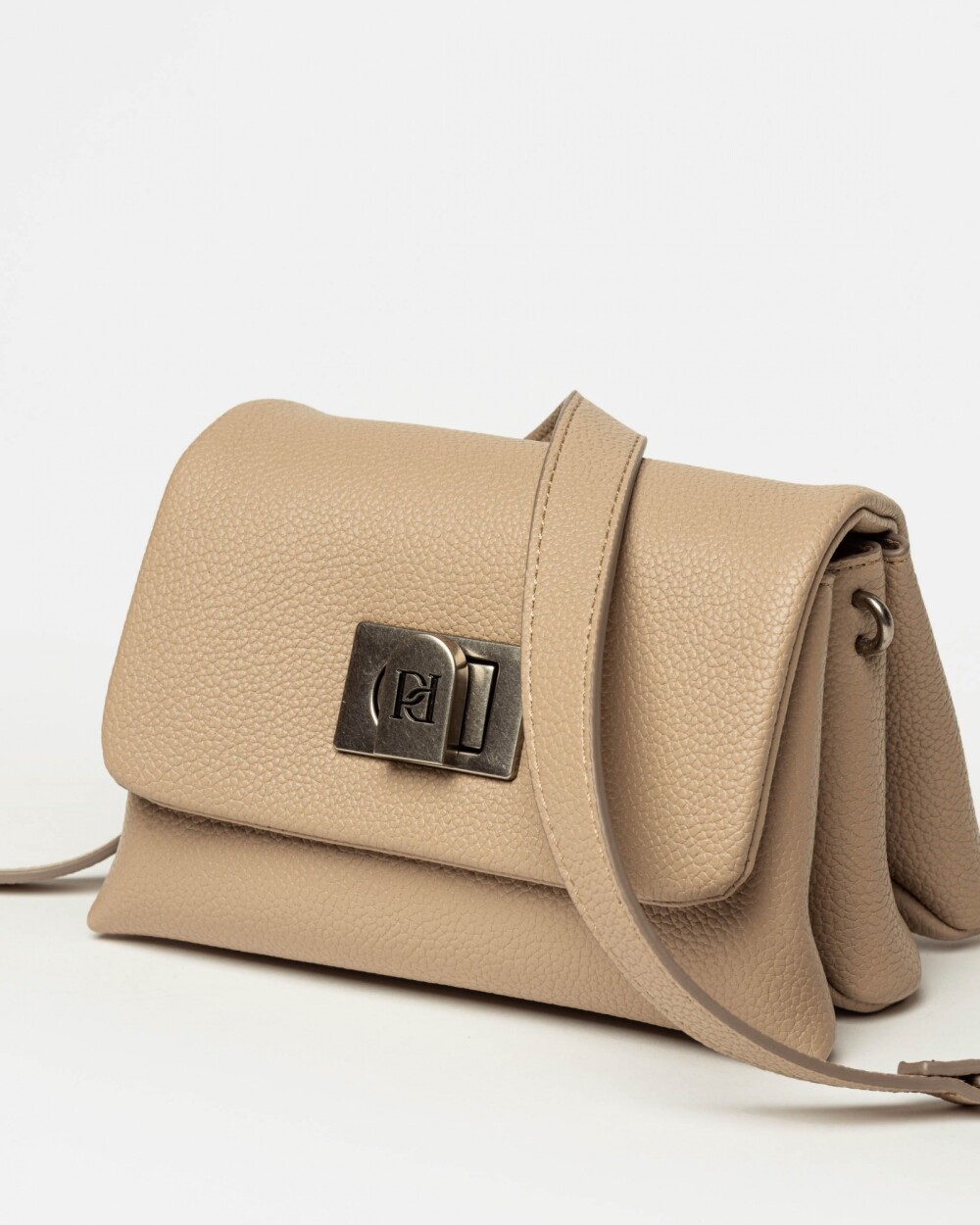 Bandolera Leisure en efecto cuero graneado Taupe