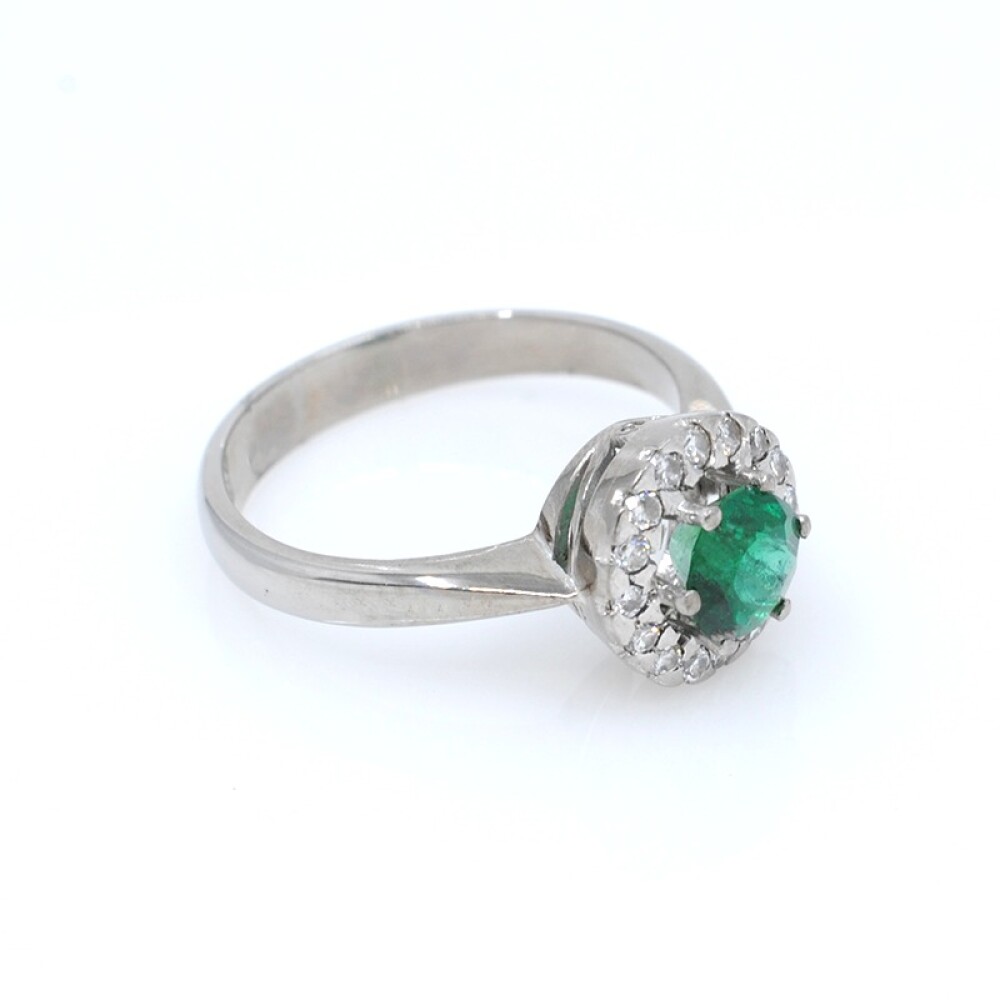 Anillo oro 18k blanco brillantes y hermosa esmeralda Anillo oro 18k blanco brillantes y hermosa esmeralda
