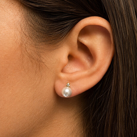 Caravanas Lima de oro amarillo 18k con perlas de cultivo y brillantes. Caravanas Lima de oro amarillo 18k con perlas de cultivo y brillantes.