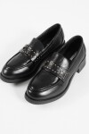 Mocasín con tachitas negro
