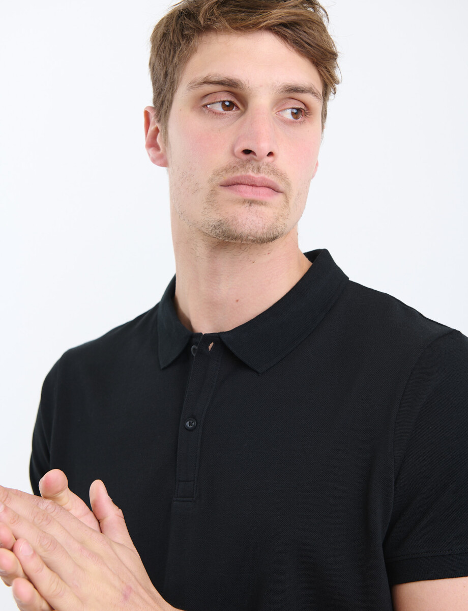 520694 REMERA FERAUD Negro