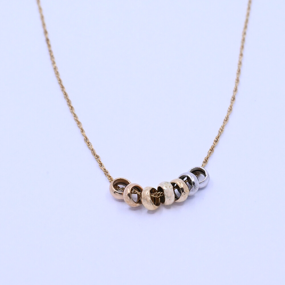 Cadena oro 18k con 7 dijes pasantes. Cadena oro 18k con 7 dijes pasantes.