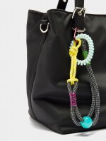 Bolso Tote De Nylon Con Colgante negro