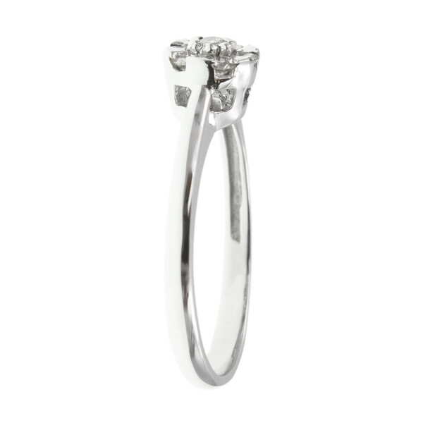 Anillo Carmen en oro blanco 18k con brillantes Anillo Carmen en oro blanco 18k con brillantes