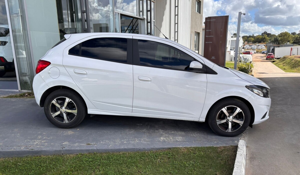 Chevrolet Onix LTZ AT - 2017 Chevrolet Onix LTZ AT - 2017