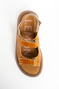 Sandalias De Cuero Croco Caramelo