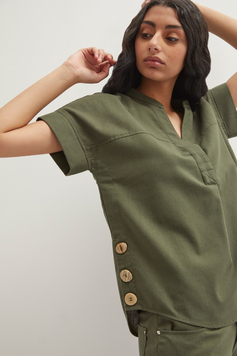 Blusa de lino con botones verde oliva
