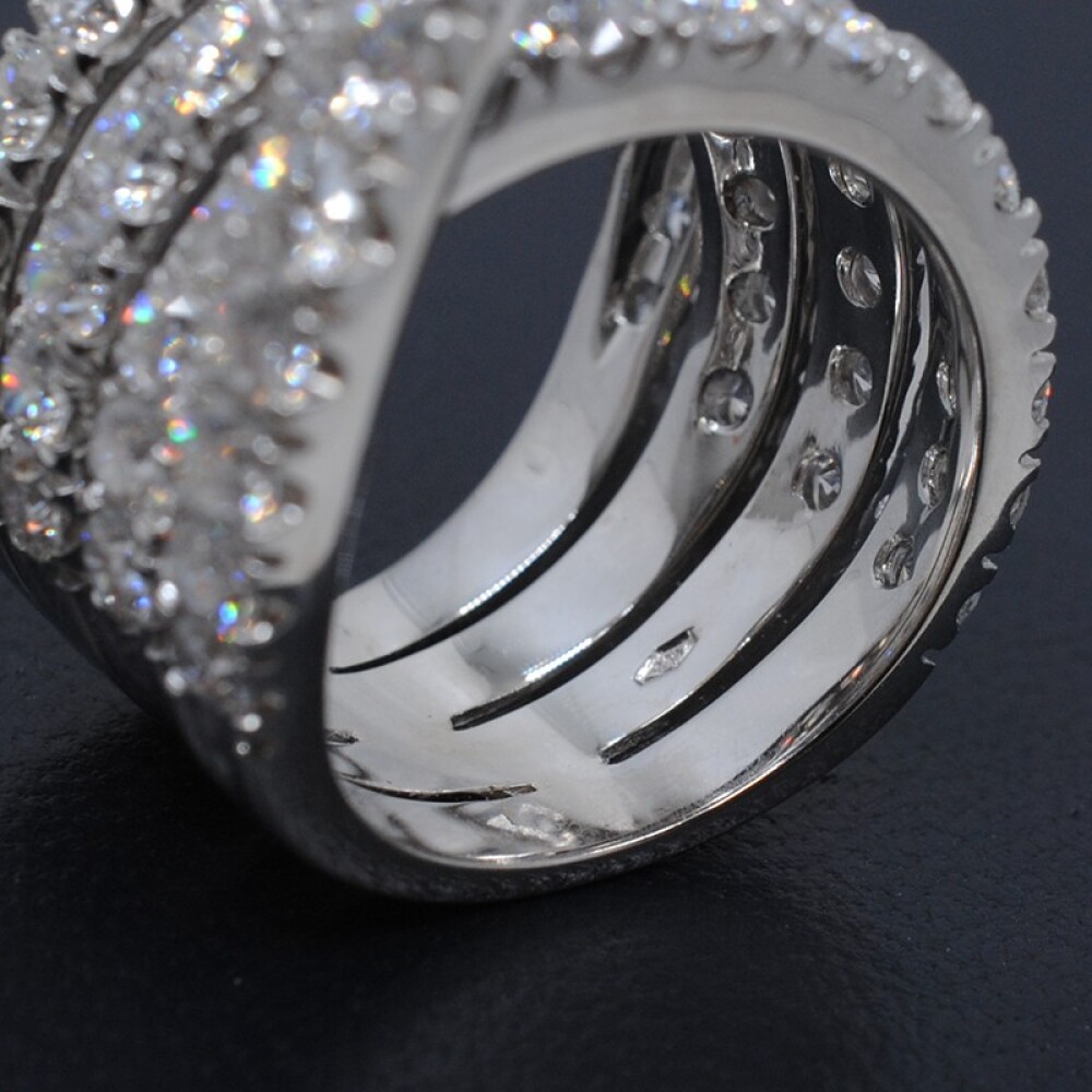 Anillo Oro 18K Blanco Y Brillantes De Joyeria Fasola Como Con Estuche Anillo Oro 18K Blanco Y Brillantes De Joyeria Fasola Como Con Estuche