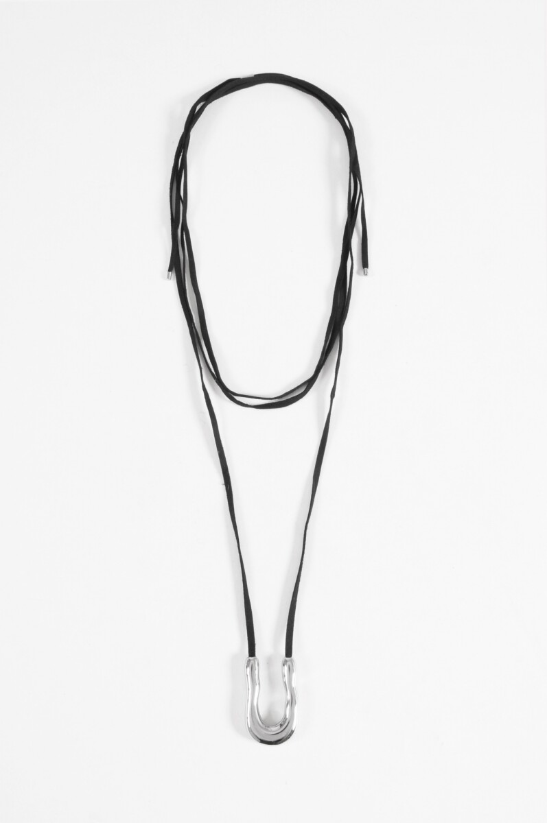 Collar cordón suede dije de acero - plateado 