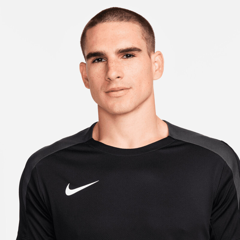 Remera Nike Strike de Hombre Negro