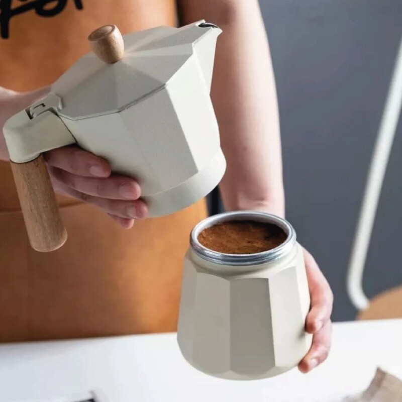 CAFETERA ITALIANA ALUMINIO 300ML 6 TAZAS CREMA MANGO MADERA VARENNA CAFETERA ITALIANA ALUMINIO 300ML 6 TAZAS CREMA MANGO MADERA VARENNA