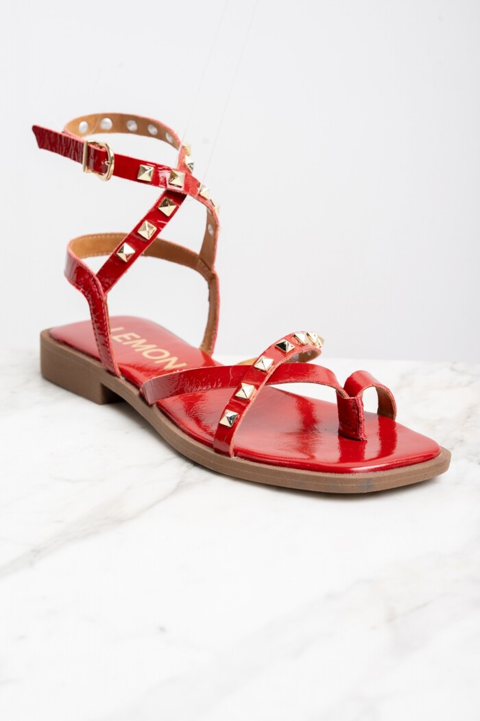 Sandalia Charol Tachas Rojo