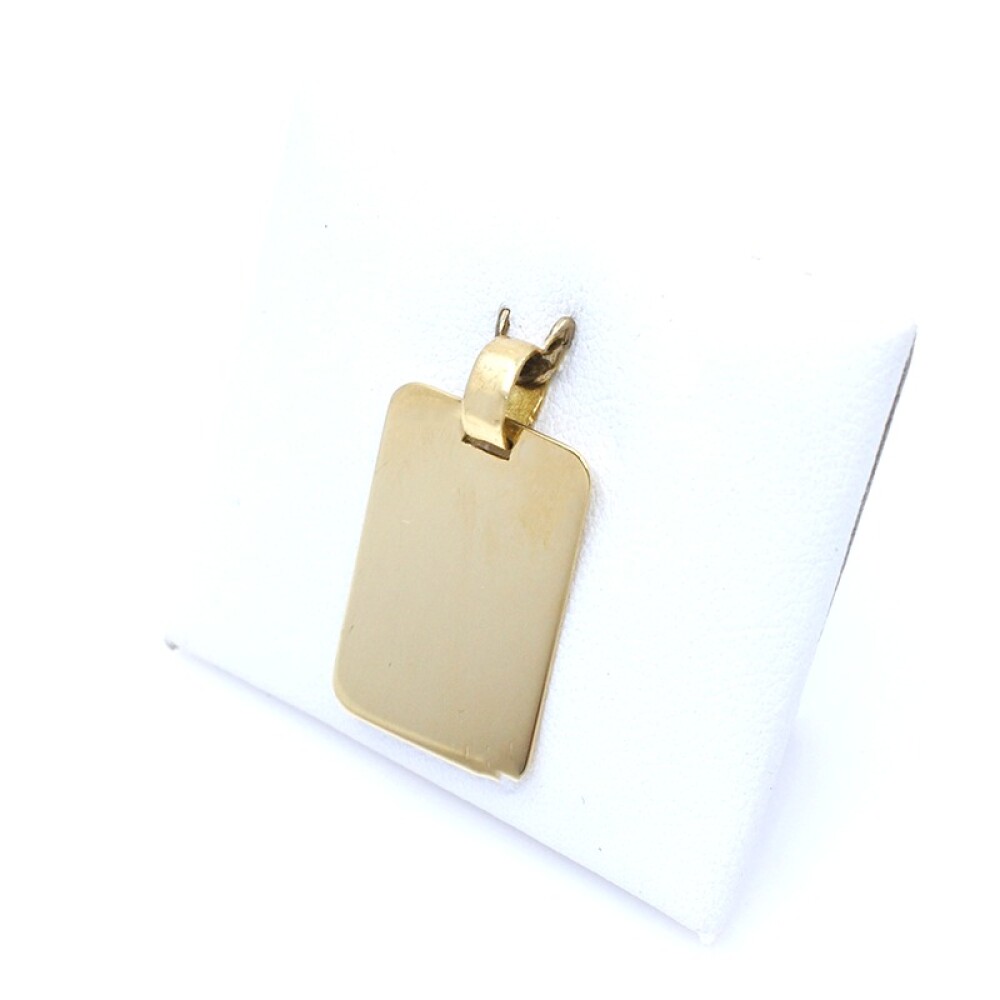 Medalla en oro 18k rectangular. Medida 22 x 15 mm Medalla en oro 18k rectangular. Medida 22 x 15 mm