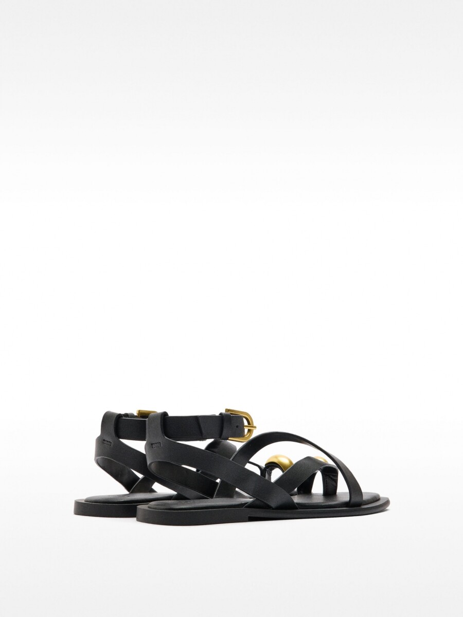 Sandalias De Piel Con Tiras Detalle Metálico negro