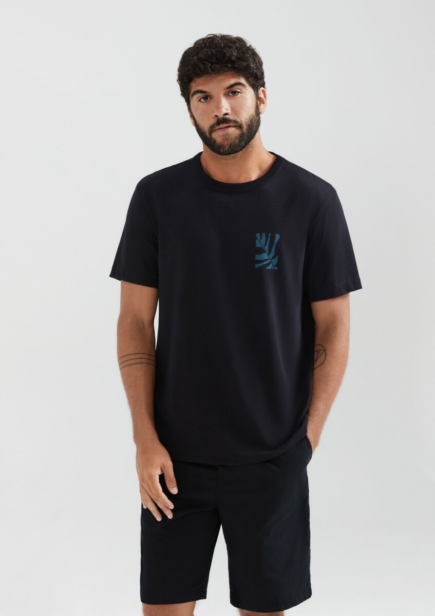 CAMISETA CON ESTAMPADO - NEGRO 
