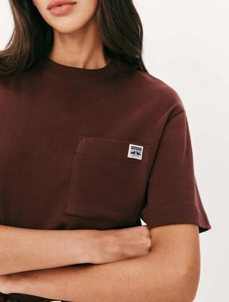 CAMISETA MANGA CORTA CON BOLSILLO ROJO