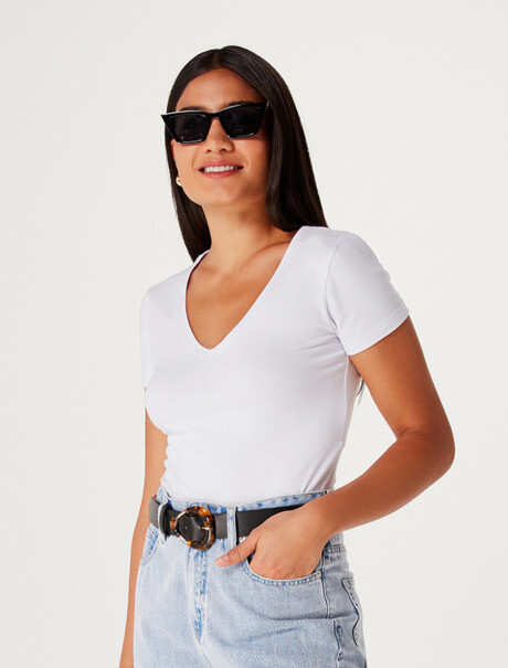 CAMISETA BÁSICA MANGA CORTA CUELLO EN V BLANCO