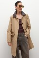 Trench impermeable cuello en contraste beige