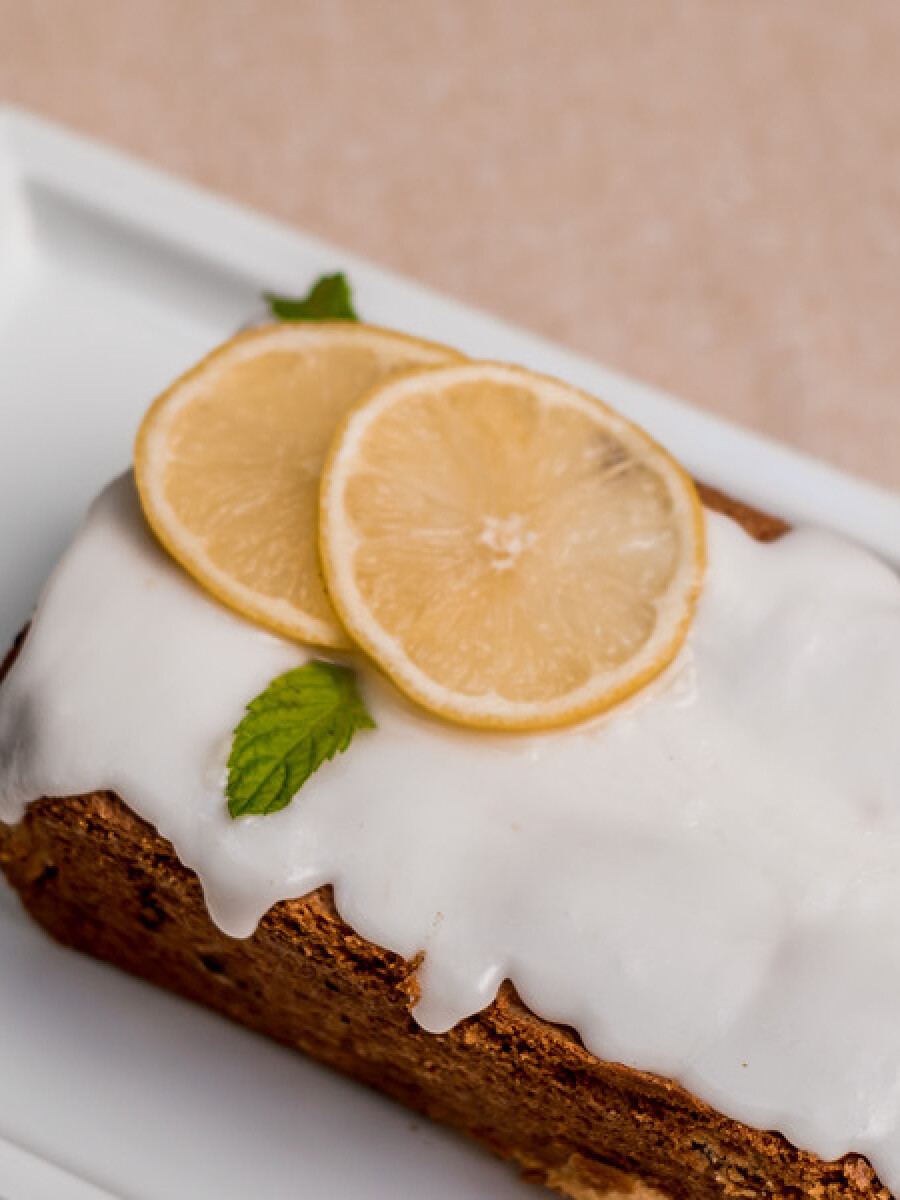 Budín de limón y arándanos con Glass de azúcar Budín de limón y arándanos con Glass de azúcar