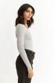 Sweater escote corazón GRIS