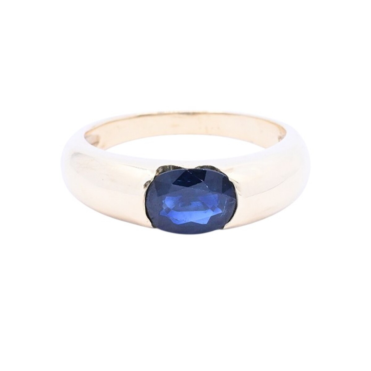 Anillo oro 18 k bombé con zafiro azul oval. 