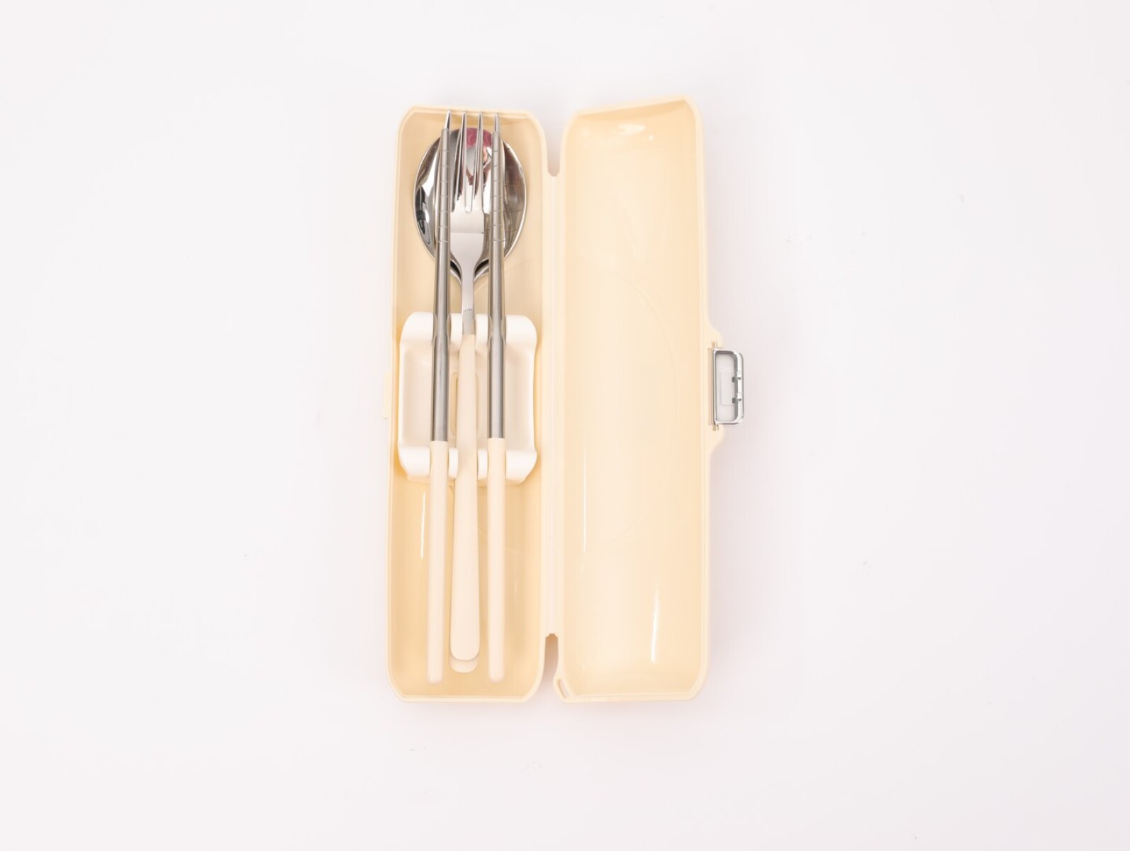 SET DE CUBIERTOS CON DISEÑO DE LAZO 3 PIEZAS CREMA. 