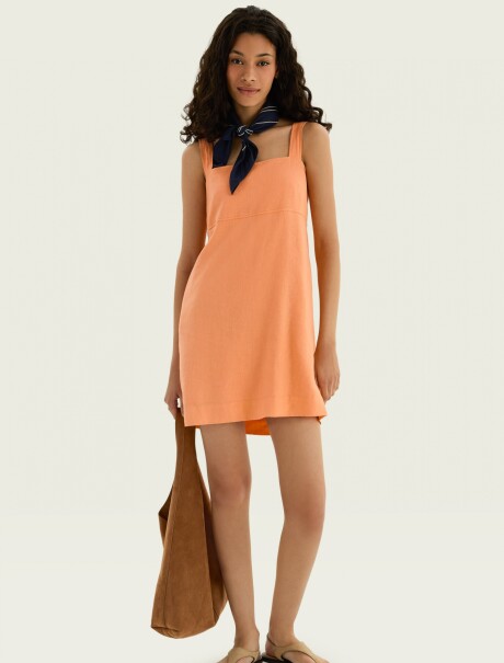 VESTIDO CORTO CON ESCOTE CUADRADO VESTIDO FEM