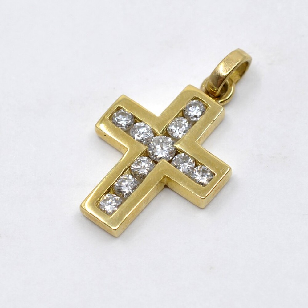 Cruz En Oro 18K amarillo Y brillantes 15 x 12 mm Cruz En Oro 18K amarillo Y brillantes 15 x 12 mm