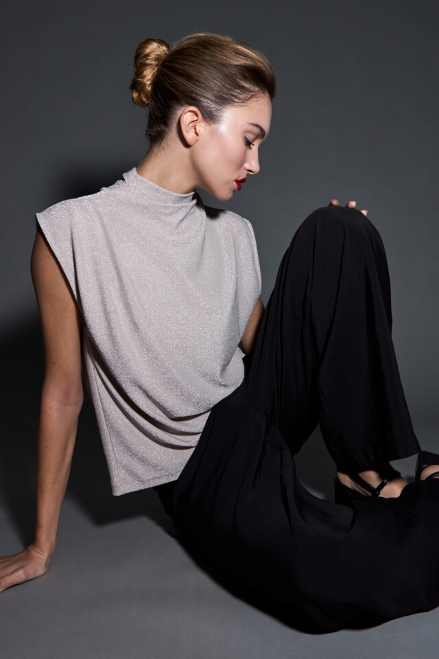 Blusa lurex con tablas beige