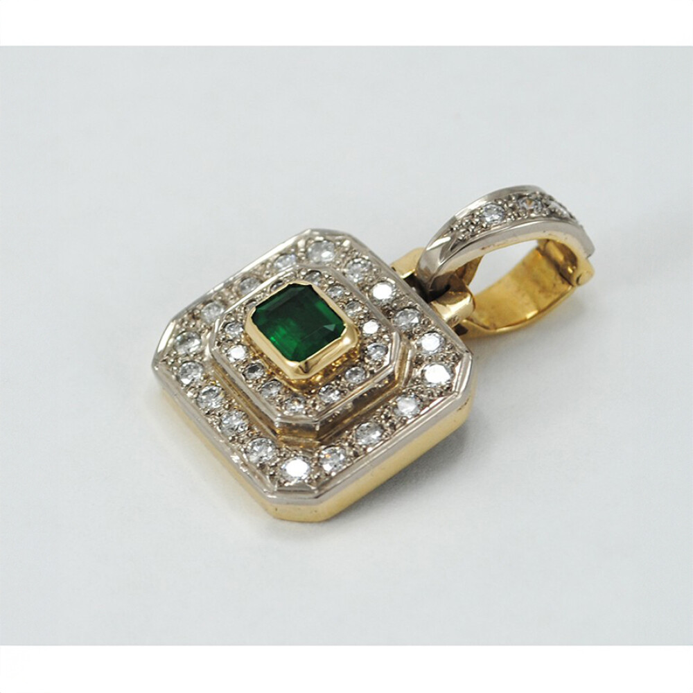 Dije En Oro 18 K, Esmeralda Y Brillantes. Hechos A Mano Dije En Oro 18 K, Esmeralda Y Brillantes. Hechos A Mano