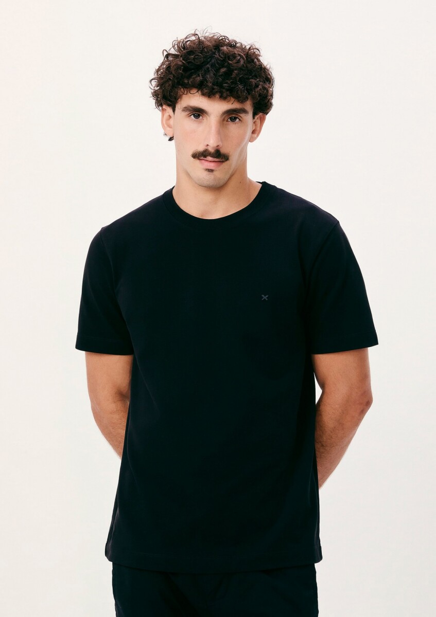 CAMISETA EN TRAMA PIQUÉ PIMA - NEGRO 