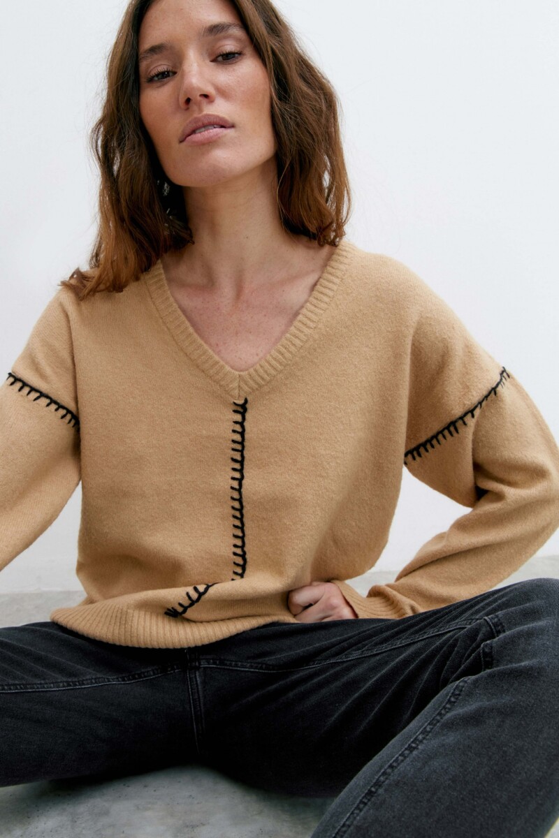 Sweater con bordado en contraste beige