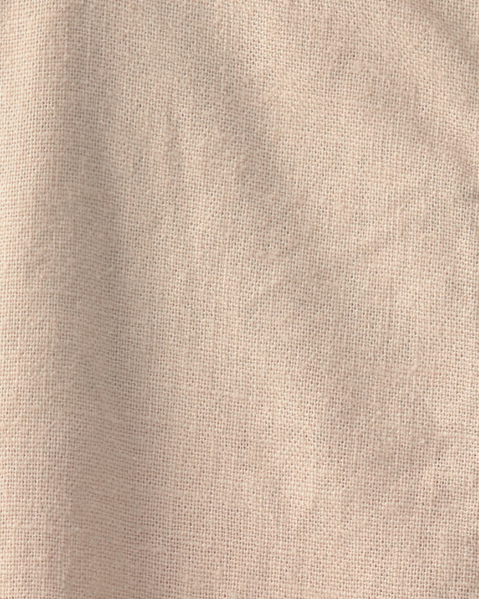 Set dos piezas, enterito corto de lino beige y remera de algodón Set dos piezas, enterito corto de lino beige y remera de algodón