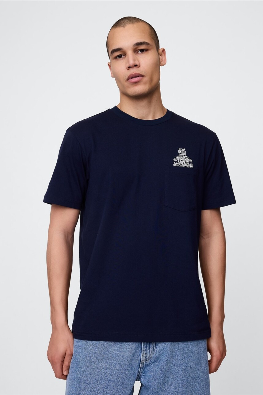 Remera Con Bolsillo Oso Brannan Hombre Navy Uniform