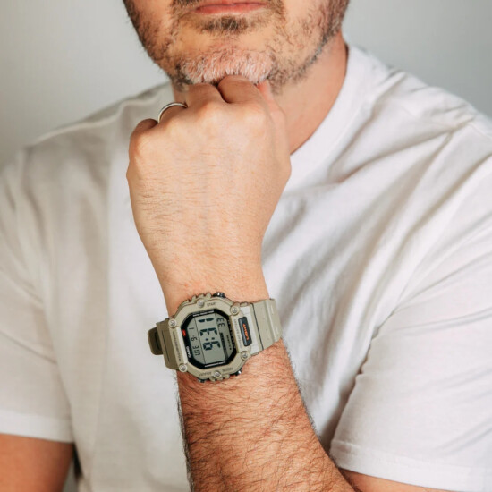 Reloj CASIO AE1600H-5AVDF Resina Verde Esfera 50mm 0