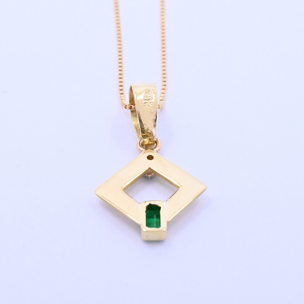 Colgante oro 18k esmeralda y brillante. Colgante oro 18k esmeralda y brillante.