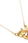 COLLAR BAÑADO EN ORO 18K CON DETALLE DE MOSQUETÓN ENTRELAZADO Colgante
