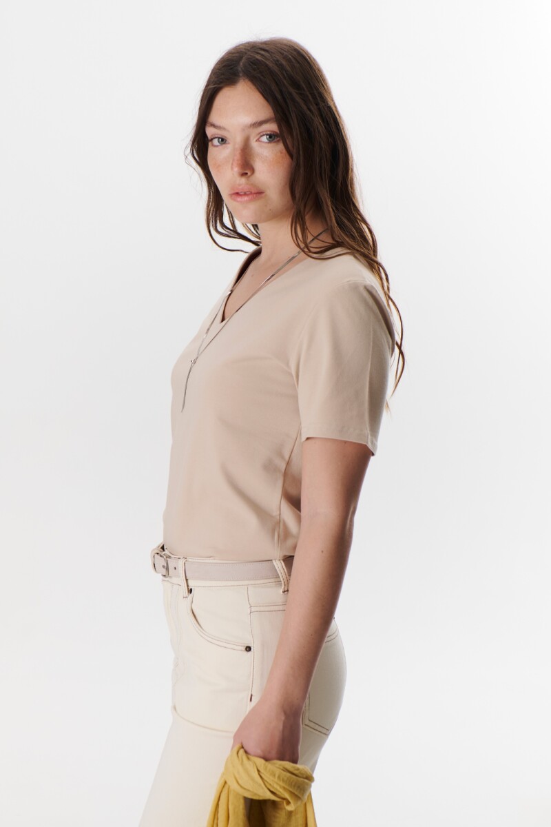 REMERA V DOBLE BEIGE