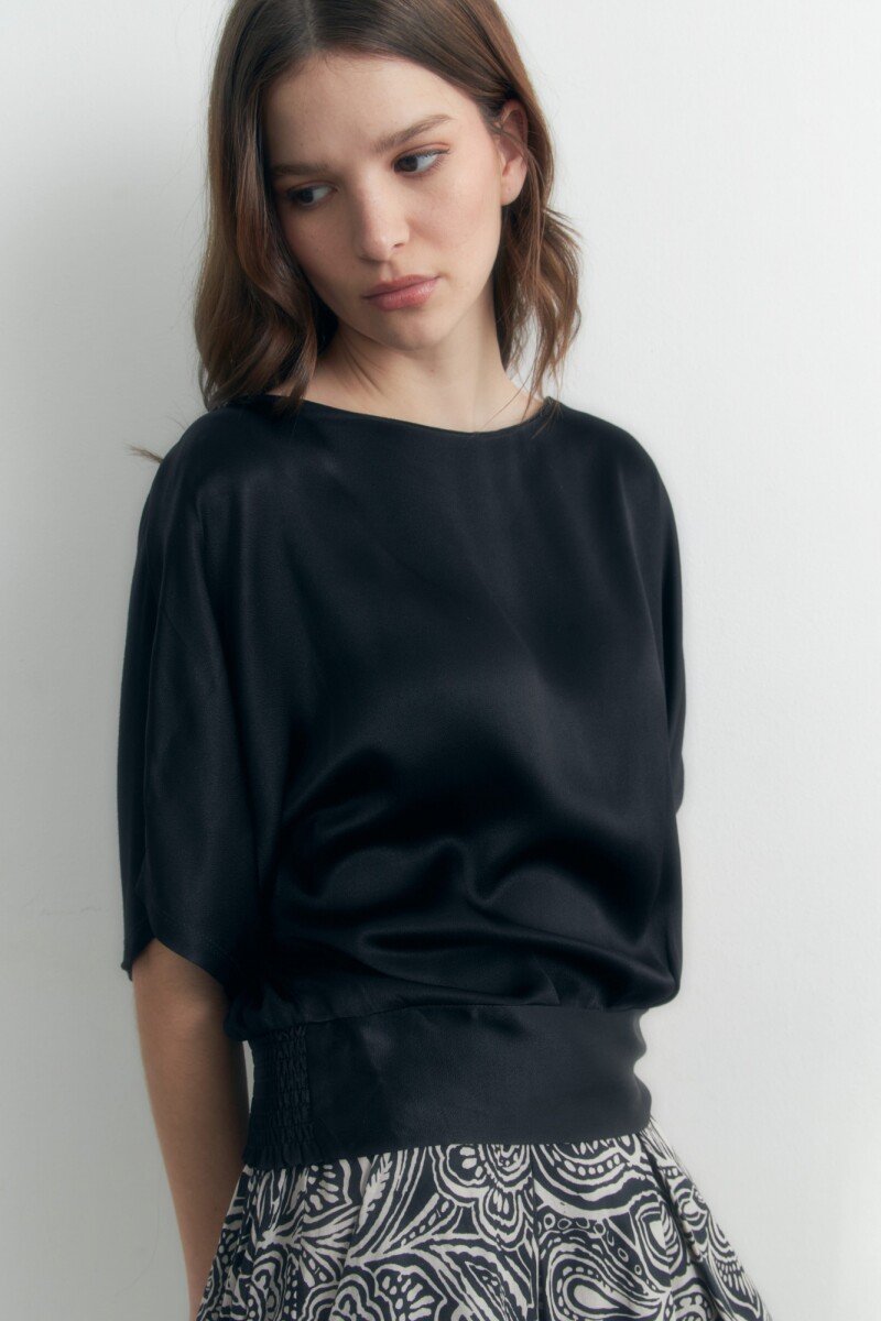 Blusa satinada negro