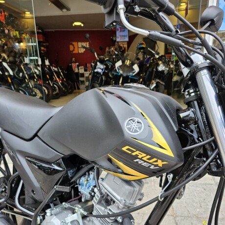 Yamaha Crux Negro