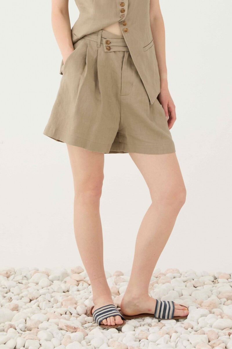 SHORT SASTRERO CON PINZAS 