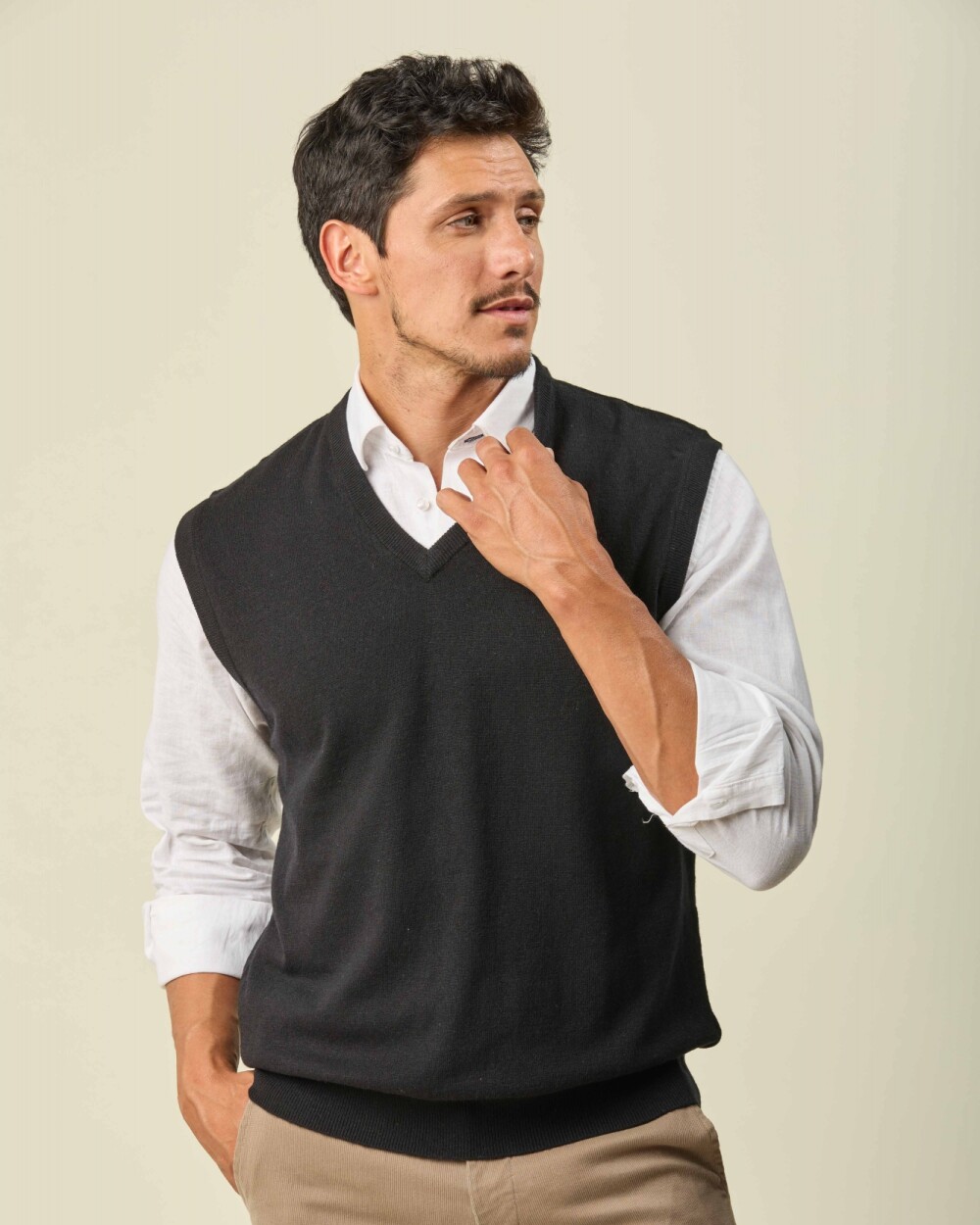 Chaleco Lambswool Escote V Negro