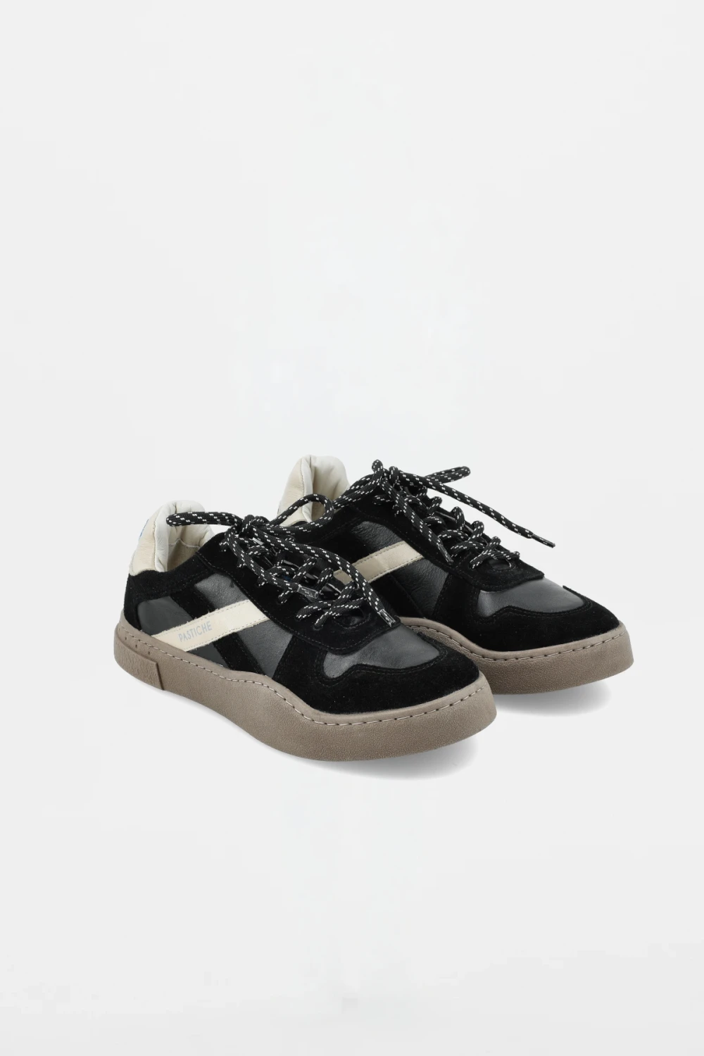 Sneaker Club 82 S26