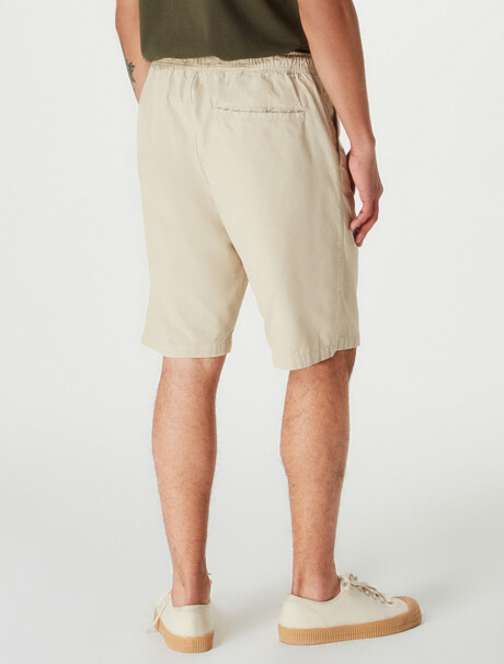BERMUDA BÁSICA CON CORDÓN BEIGE