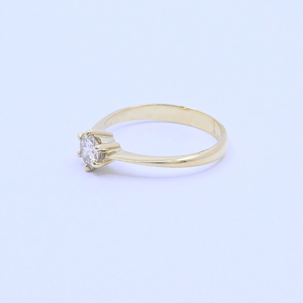 Anillo solitario oro 18k con brillante engarce 6 puntas. Anillo solitario oro 18k con brillante engarce 6 puntas.