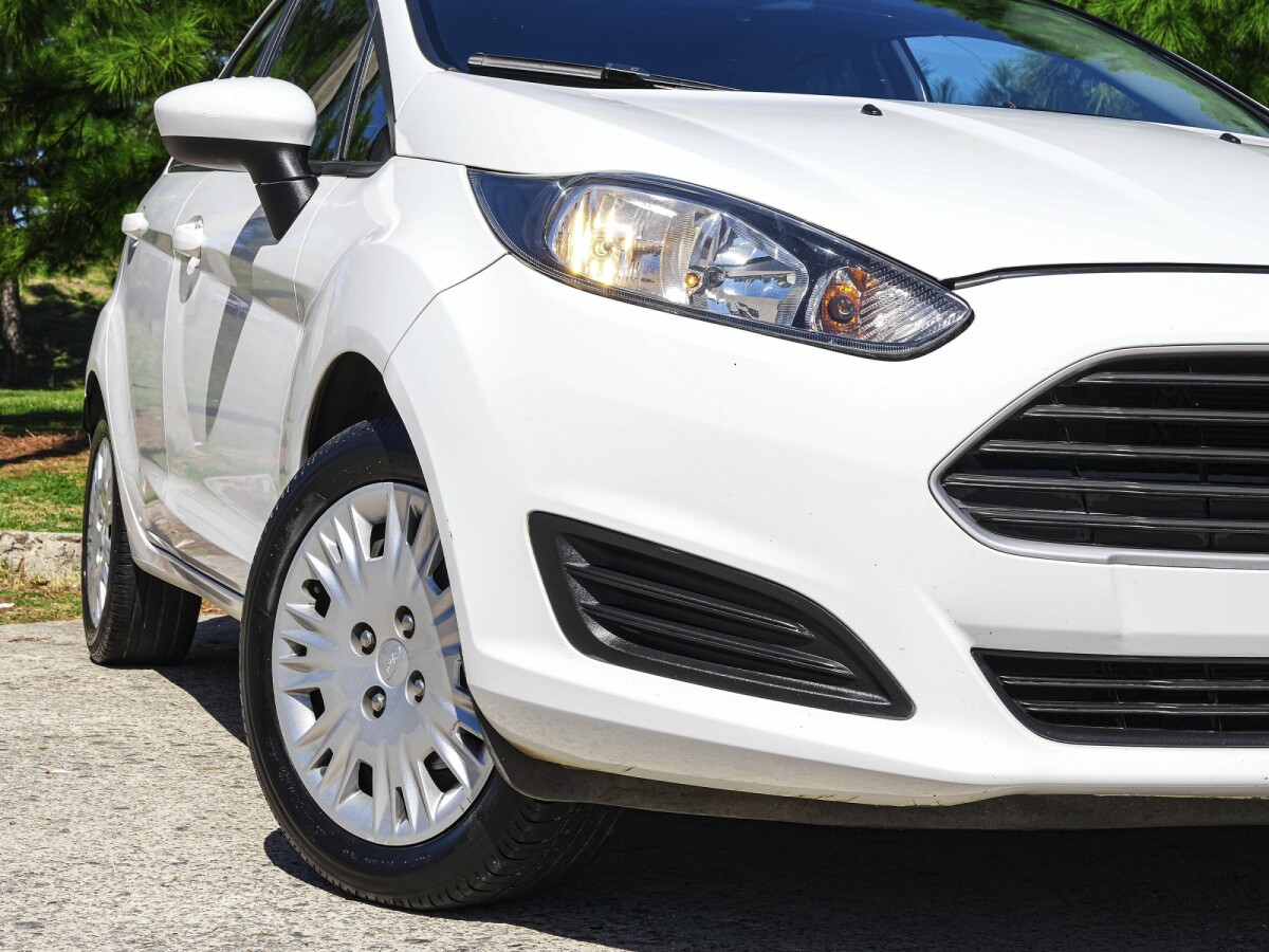 Ford Fiesta S 1.6 Extra Full 2015 EXCELENTE ESTADO! Ford Fiesta S 1.6 Extra Full 2015 EXCELENTE ESTADO!